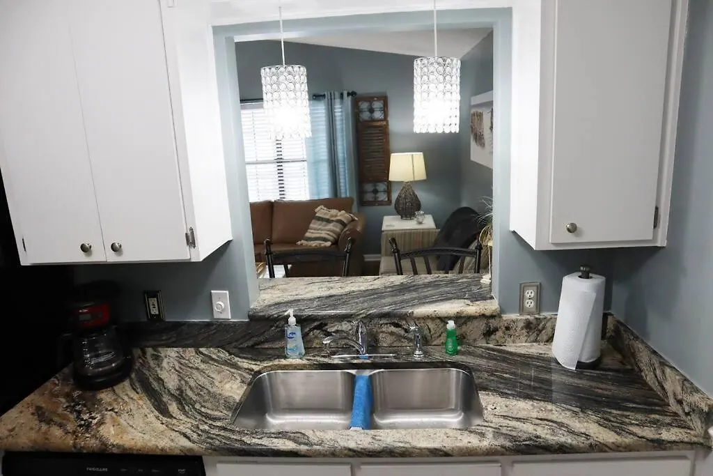 Lazy Palm 4 Pools Short Walk To Beach! Sleeps 5! Panama City Beach Lägenhet